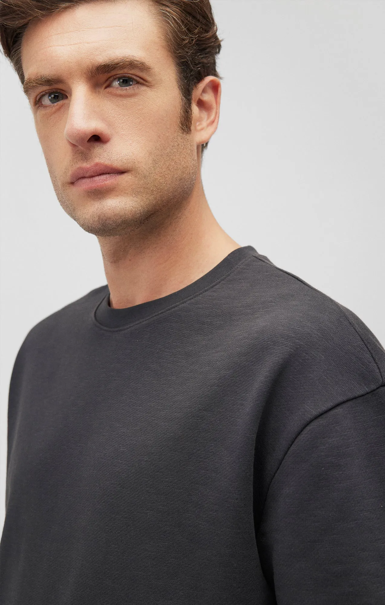 DROP SHOULDER T-SHIRT IN PIRATE BLACK